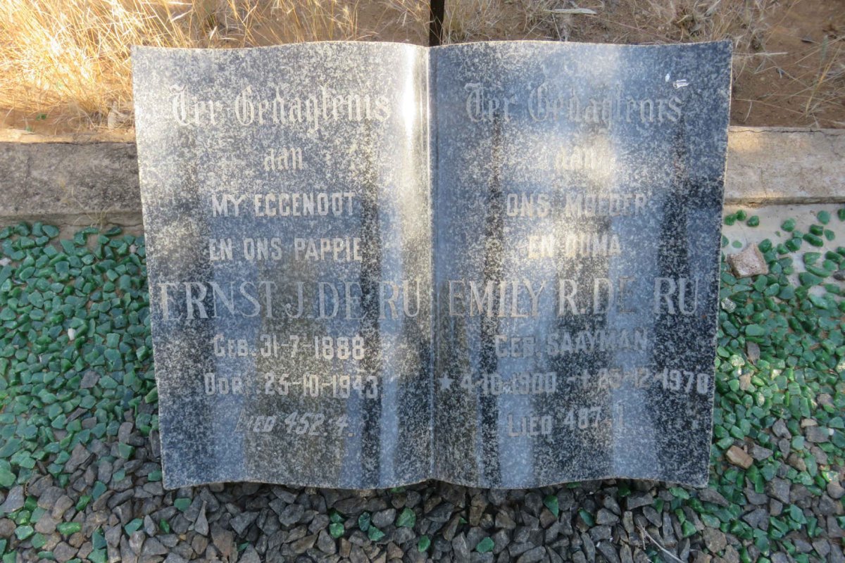 RU Ernst J., de 1888-1943 &amp; Emily R. SAAYMAN 1900-1970