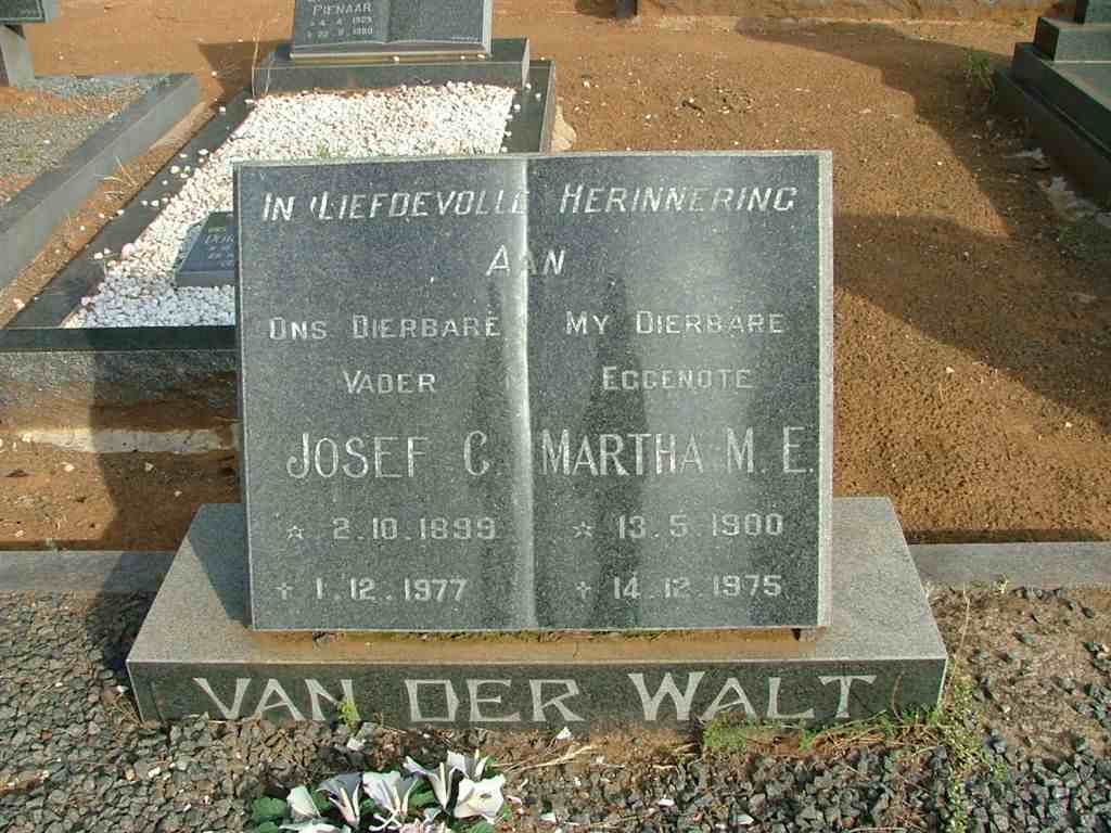 WALT Josef C., van der 1899-1977 &amp; Martha M.E. 1900-1975