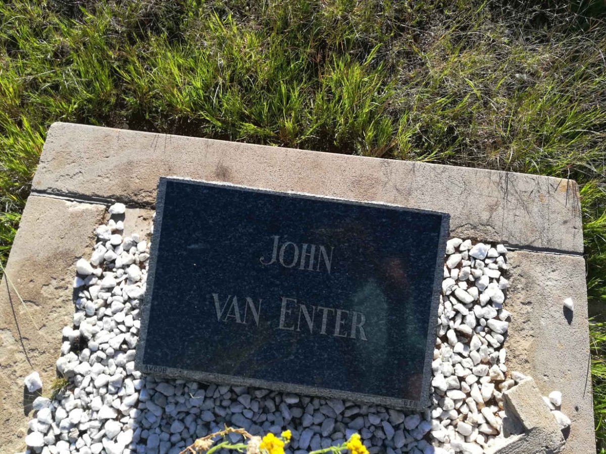ENTER John, van