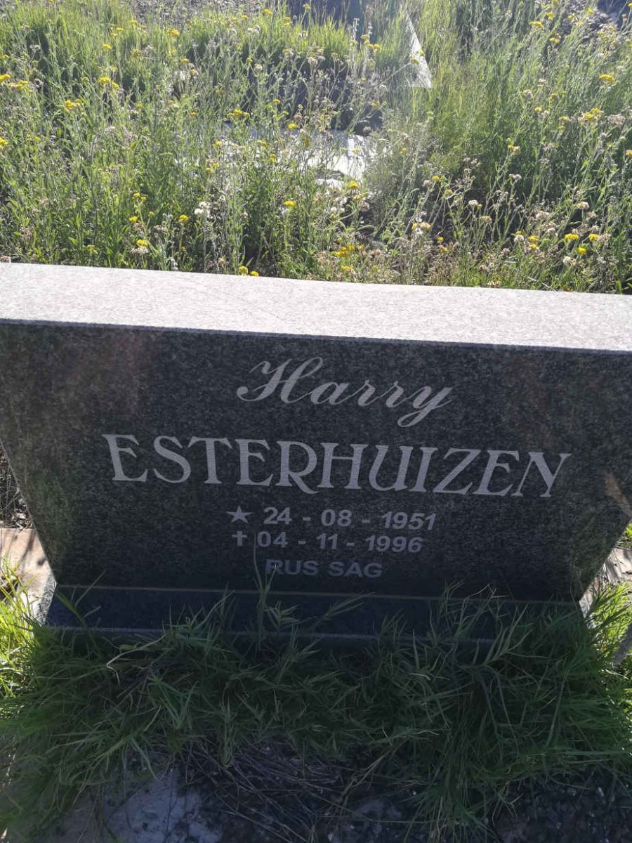 ESTERHUIZEN Harry 1951-1996 :: ESTERHUIZEN Willem Hermanus 1984-2006