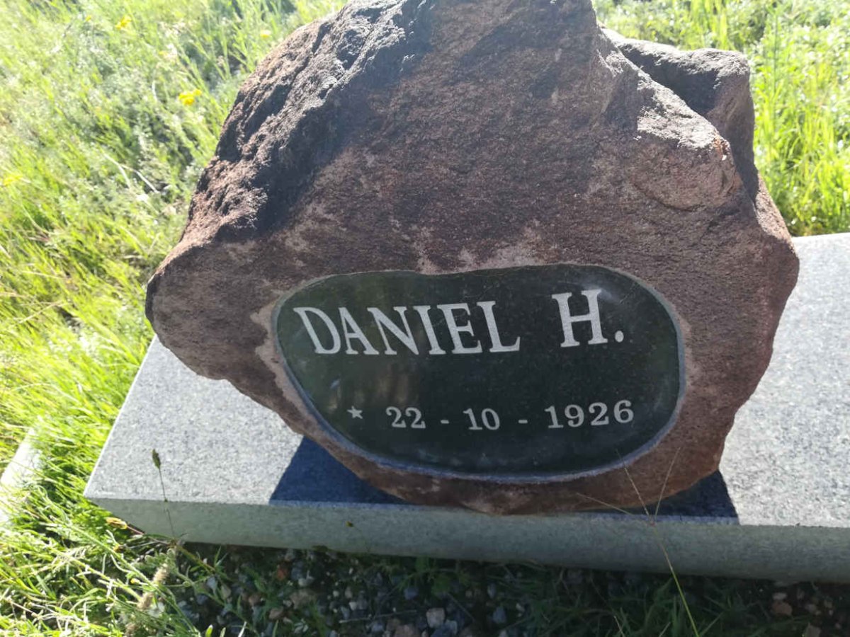 NIEWENHUIZEN Daniel H. 1926- &amp; Martha S. 1929-1996