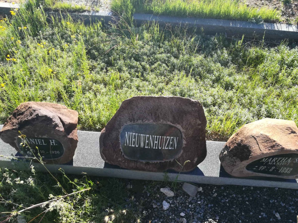 NIEWENHUIZEN Daniel H. 1926- &amp; Martha S. 1929-1996