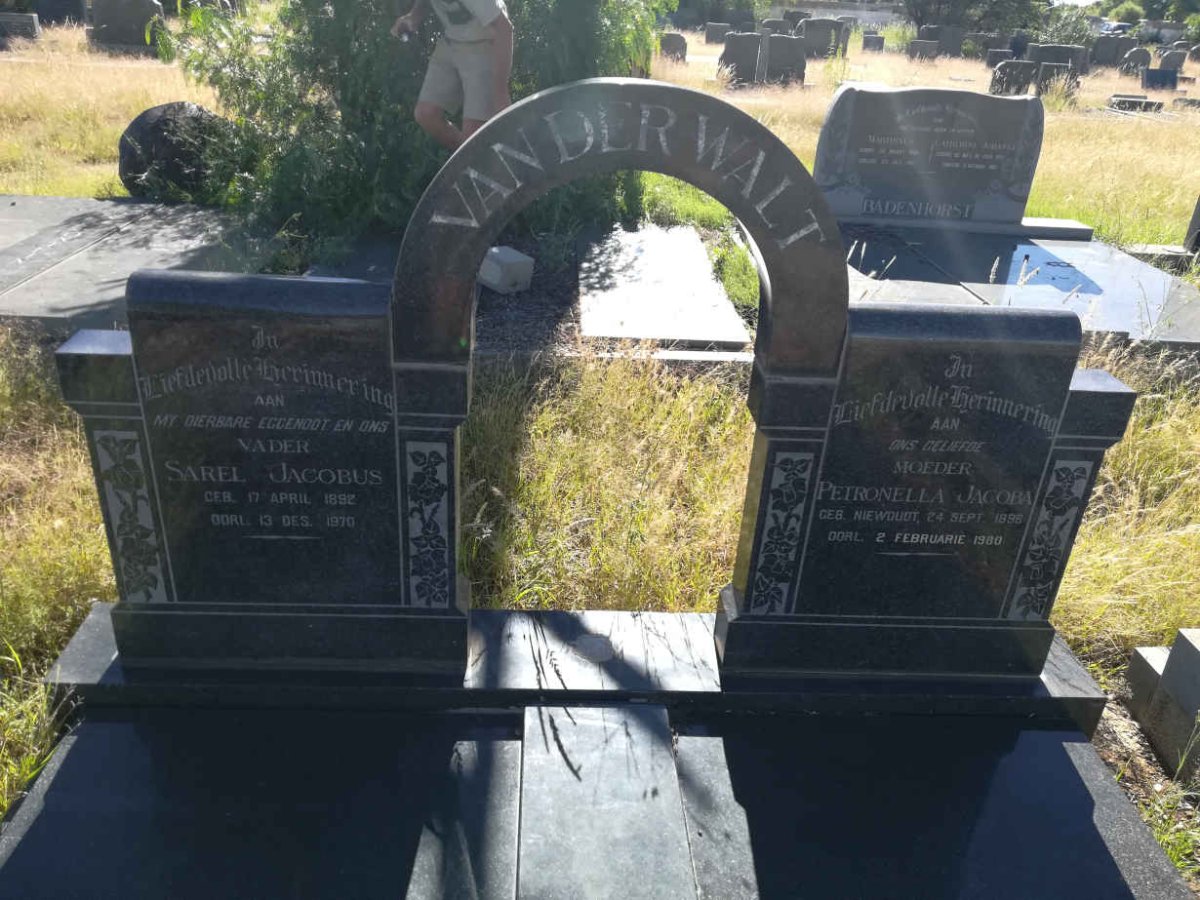 WALT Sarel Jacobus 1892-1970, van der &amp; Petronella Jacoba NIEWOUDT 1896-1980