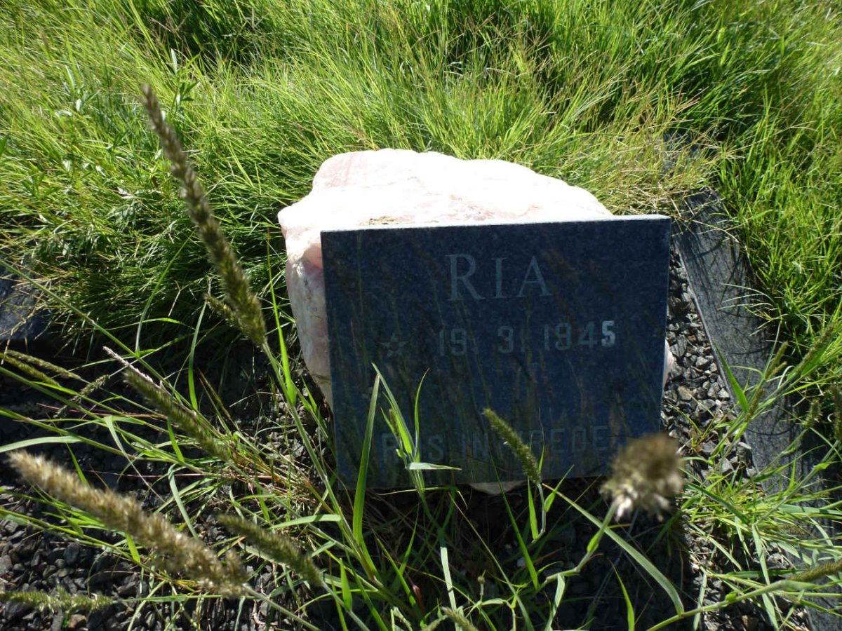 ? Ernest 1938-2002 &amp; Ria 1945-