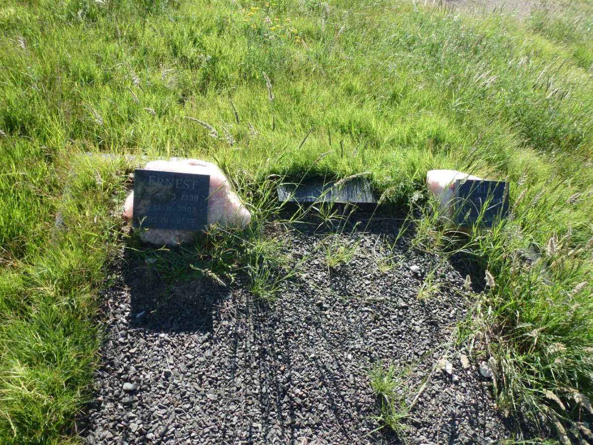 ? Ernest 1938-2002 &amp; Ria 1945-