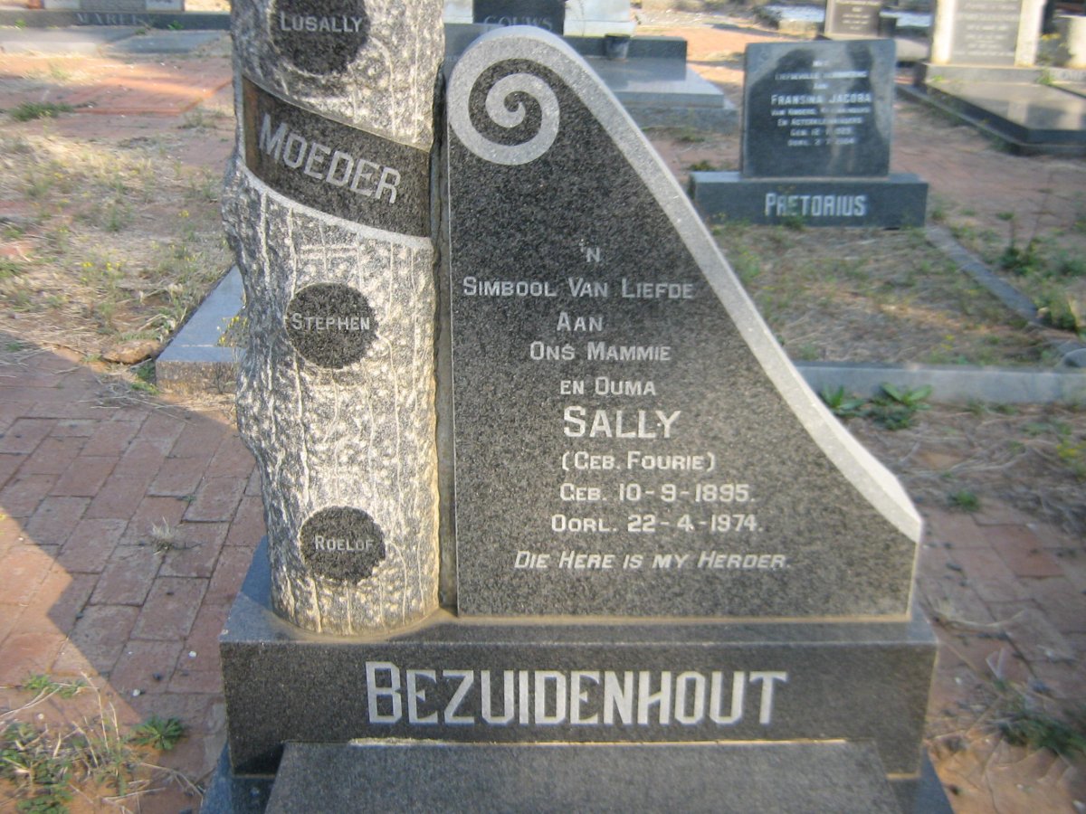 BEZUIDENHOUT Sally nee FOURIE 1895-1974