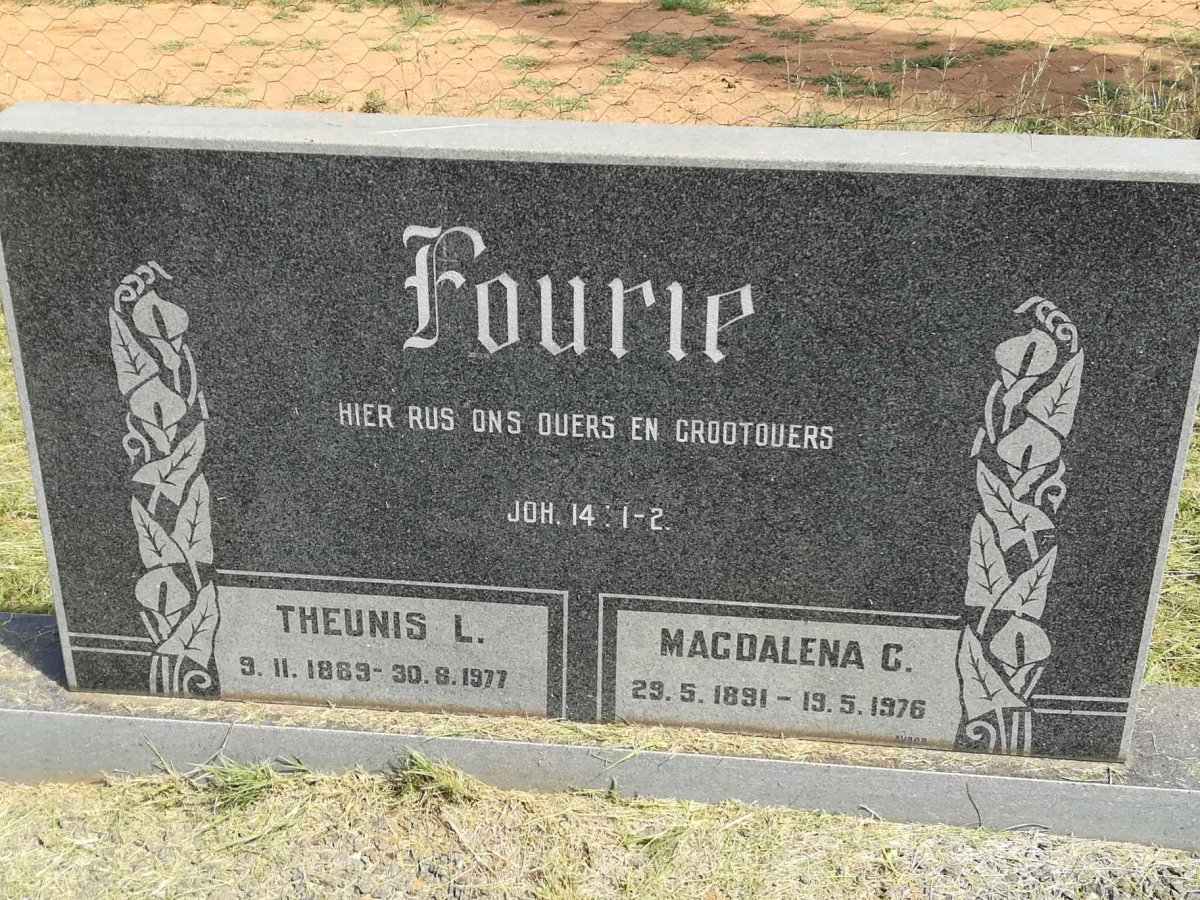 FOURIE Theunis L. 1889-1977 &amp; Magdalena C. 1891-1976