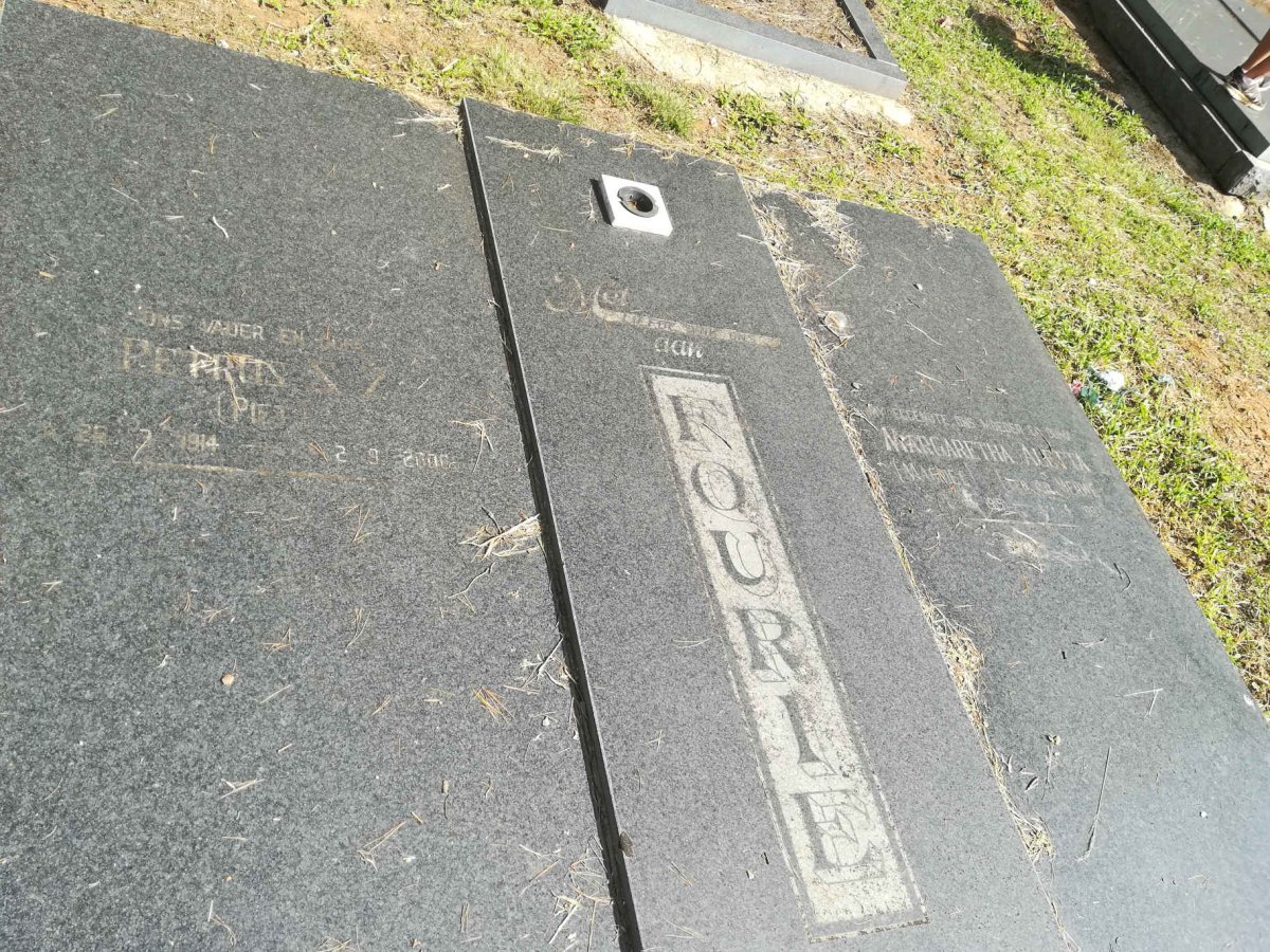 FOURIE Petrus S.Z. 1914-200? &amp; Margaretha Aletta V.D. MERWE 1915-1993