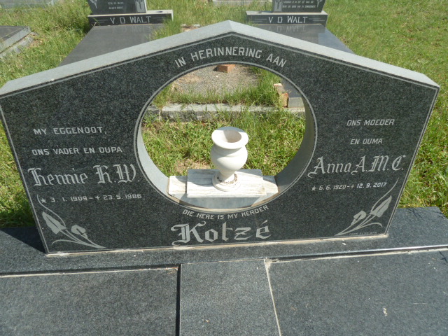 KOTZÉ Hennie H.W. 1909-1986 &amp; Anna A.M.C. 1920-2017