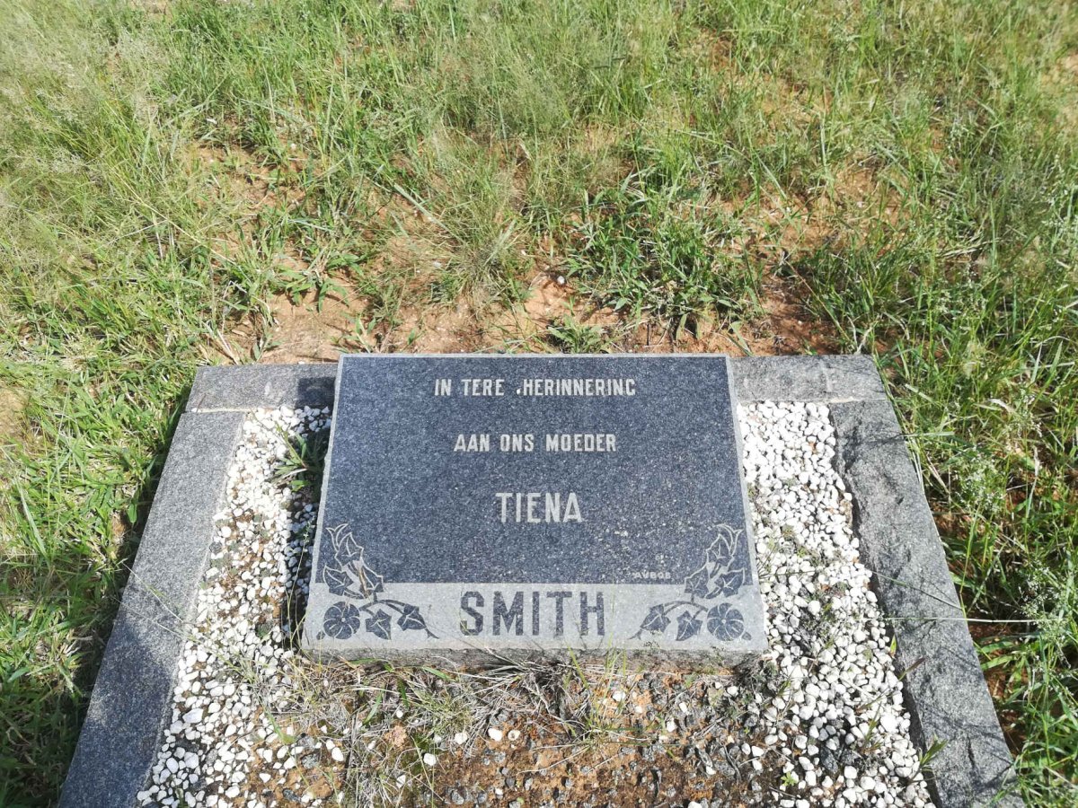 SMITH Tiena