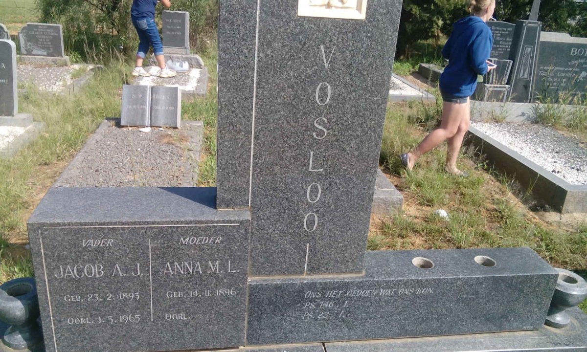 VOSLOO Jacob A.J. 1893-1965 &amp; Anna M.L. 1896-