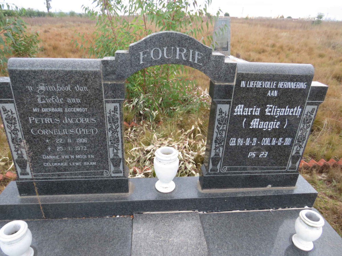 FOURIE Petrus Jacobus Cornelius 1906-1973 &amp; Maria Elizabeth 1916-2001