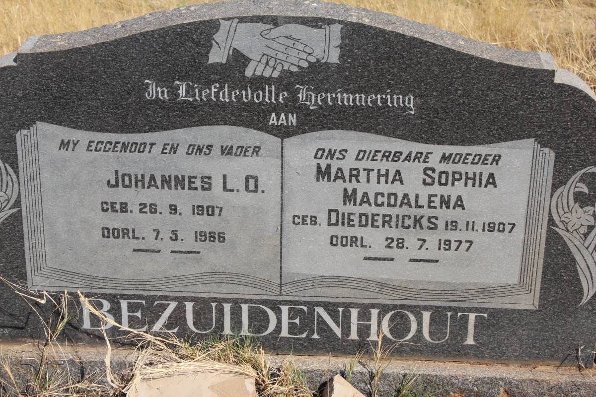 BEZUIDENHOUT Johannes L.O. 1907-1966 &amp; Martha Sophia Magdalena DIEDERICKS 1907-1977