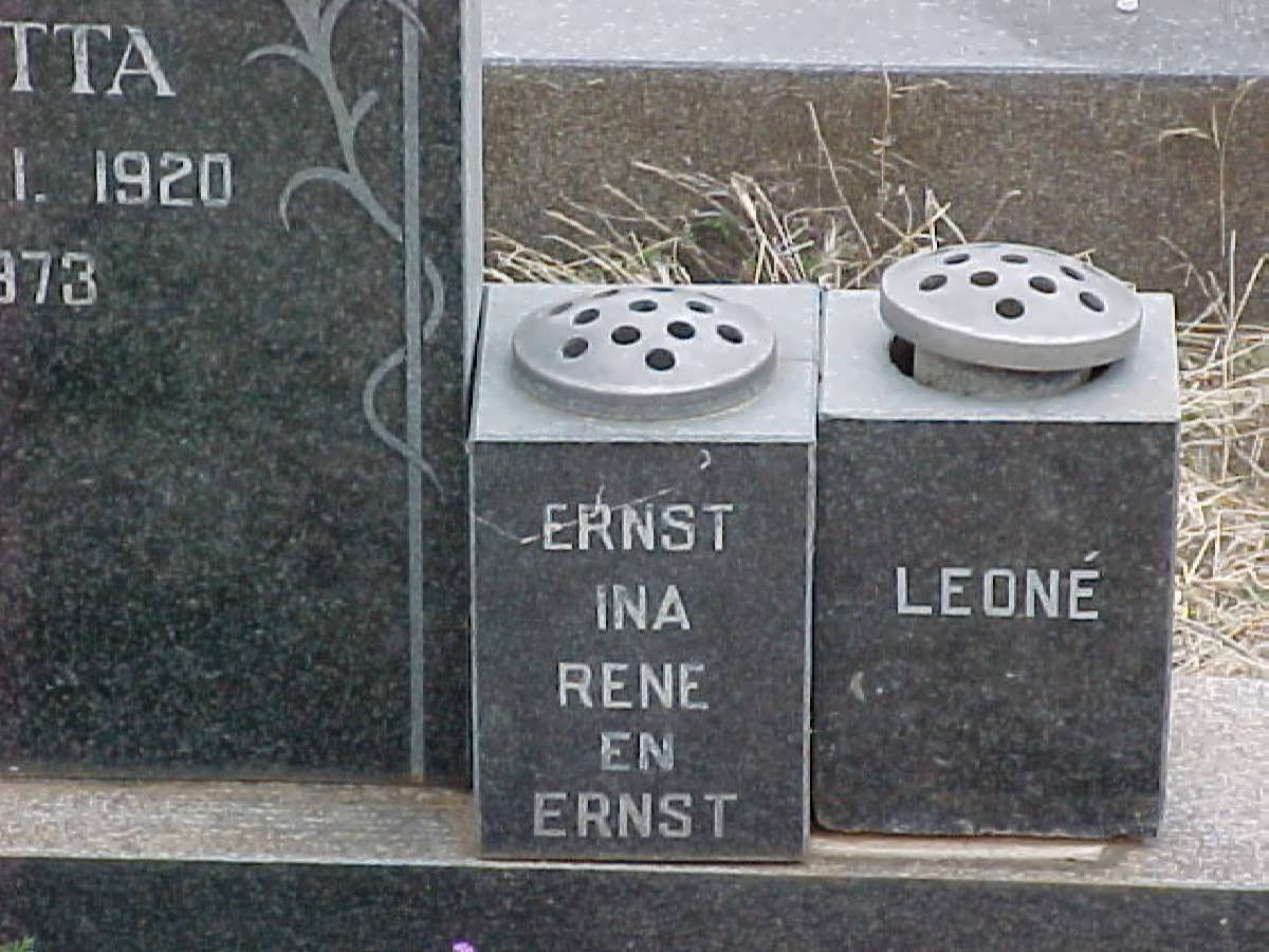 BERG Johannes Jacobus, van den 1916-2005 &amp; Maria Aletta SNYMAN 1920-1973