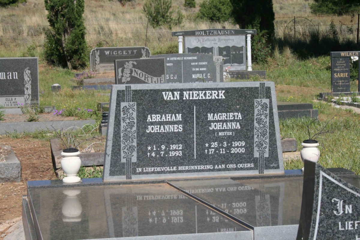 NIEKERK Abraham Johannes, van 1912-1993 &amp; Margrieta Johanna MEYER 1909-2000