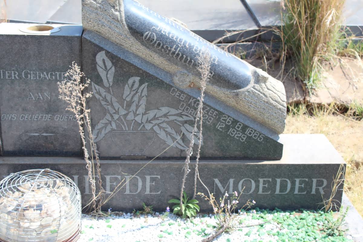 OOSTHUIZEN Gerhardus Josephus 1883-1936 &amp;  Martha Hester Magretha KOTZEE 1885-1929