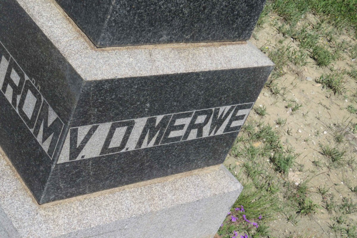 LINSTRÖM :: V.D. MERWE