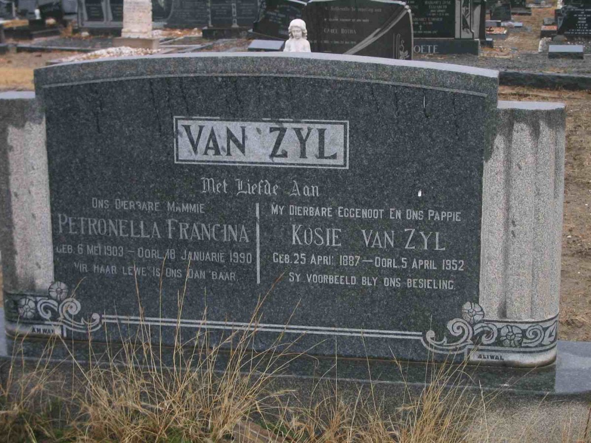 ZYL Kosie, van 1887-1952 &amp; Petronella Francina 1903-1990