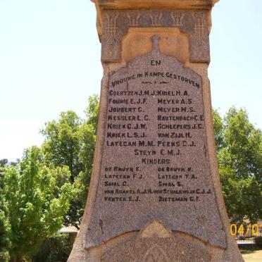 7. Memorial plaque / Gedenkplaat - Vroue en kinders in kampe gesterf