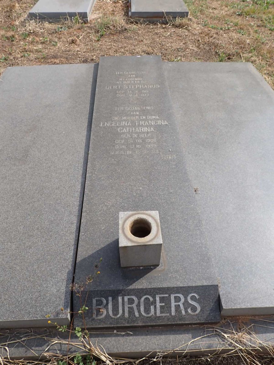 BURGERS Gert Stephanus 1901-1973 & Engelina Francina Catharina DE BEER 1908-1999_2