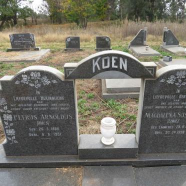 KOEN Petrus Arnoldus 1908-1981 & Magdalena Susanna EMMENES 1910-1998