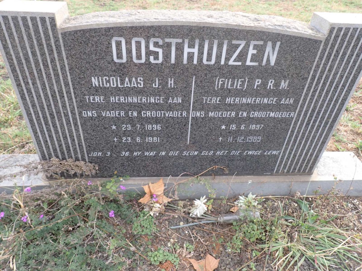 OOSTHUIZEN Nicolaas J.H. 1896-1981 & P.R.M. 1897-1989