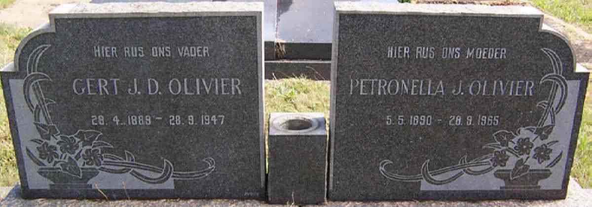 OLIVIER Gert J.D. 1889-1947 &amp; Petronella J. 1890-1965