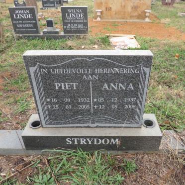 STRYDOM Piet 1932-2005 & Anna 1937-2008