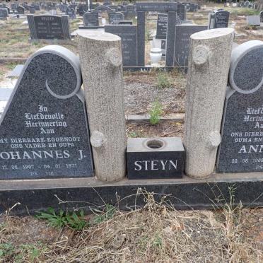 STEYN Johannes J. 1907-1971 & Anna C. 1909-1997