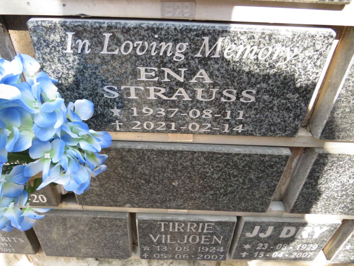 STRAUSS Ena 1937-2021