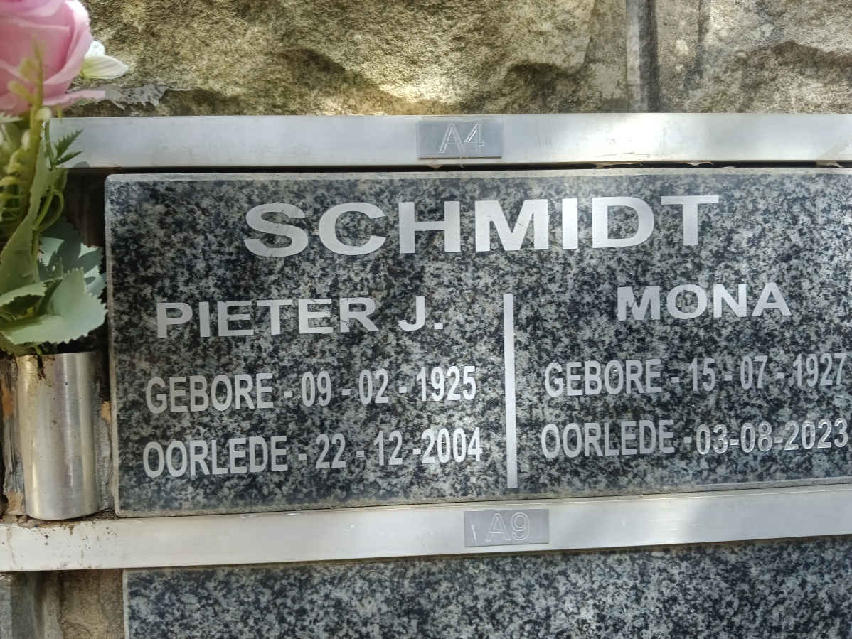 SCHMIDT Pieter J. 1925-2004 & Mona 1927-2023