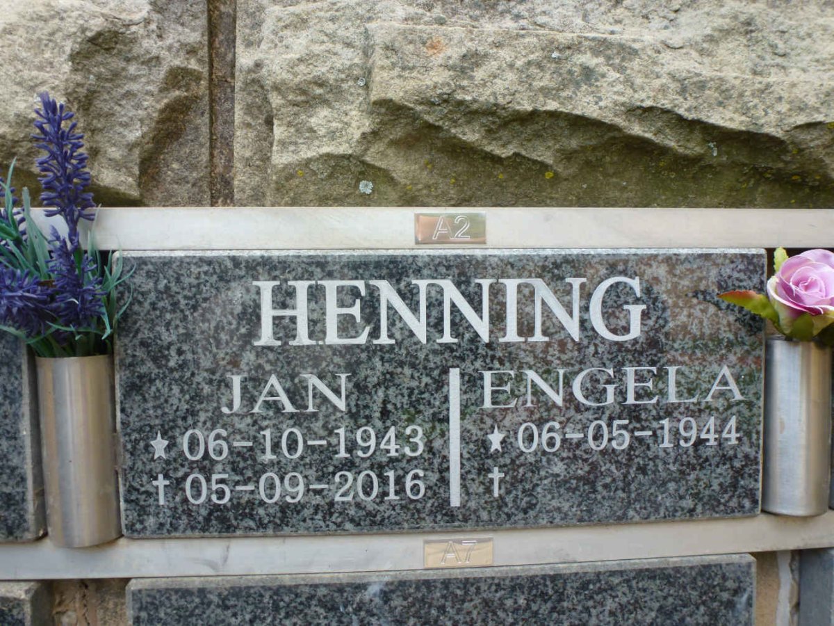 HENNING Jan 1943-2016 &amp; Engela 1944-