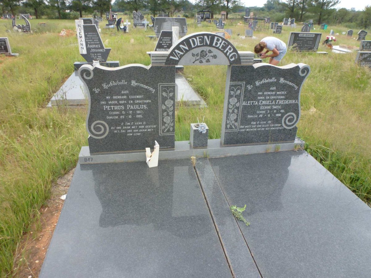 BERG Petrus Paulus, van den 1907-1995 &amp; Aletta Engela Frederika SMITH 1911-1998