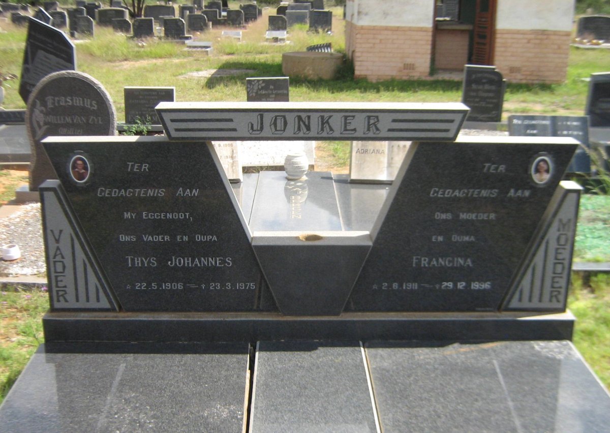 JONKER Thys Johannes 1906-1975 &amp; Francina 1911-1996