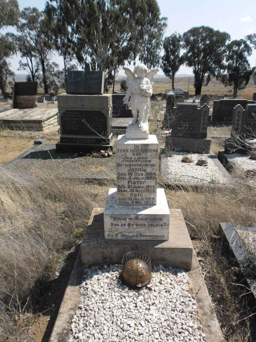 GERTENBACH Jannie 1924-1928 :: GERTENBACH Pieter 1928-1928 :: GERTENBACH Kato 1929-1932