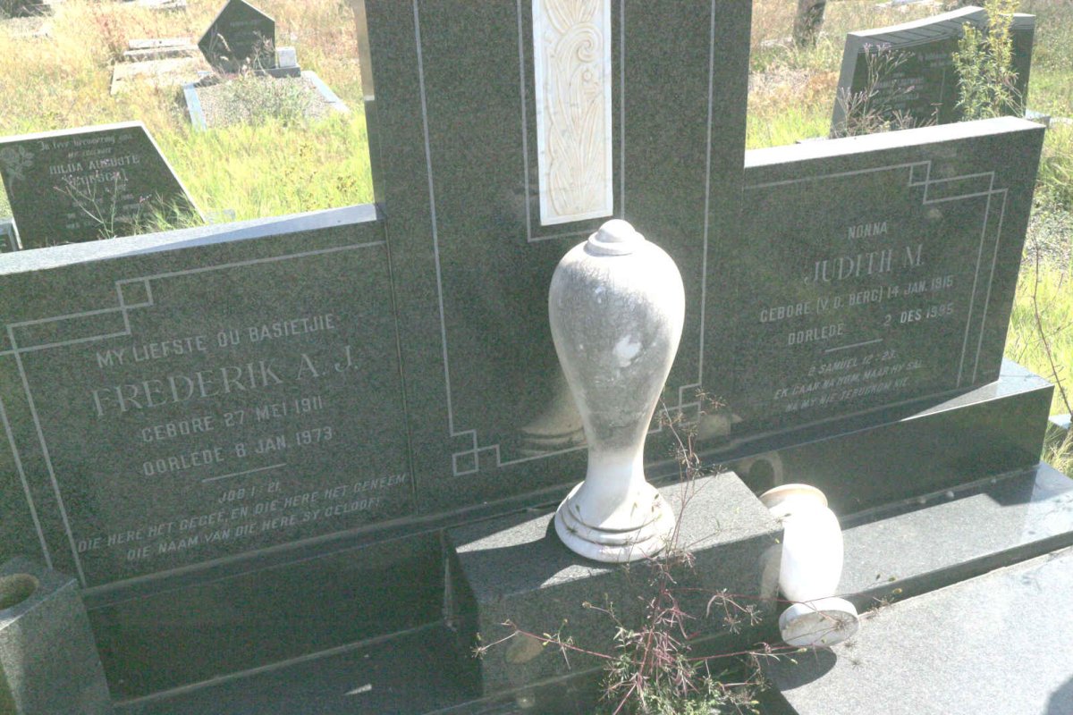 HEERDEN Frederik A.J., van 1911-1973 &amp; Judith M. V.D.BERG 1915-1995