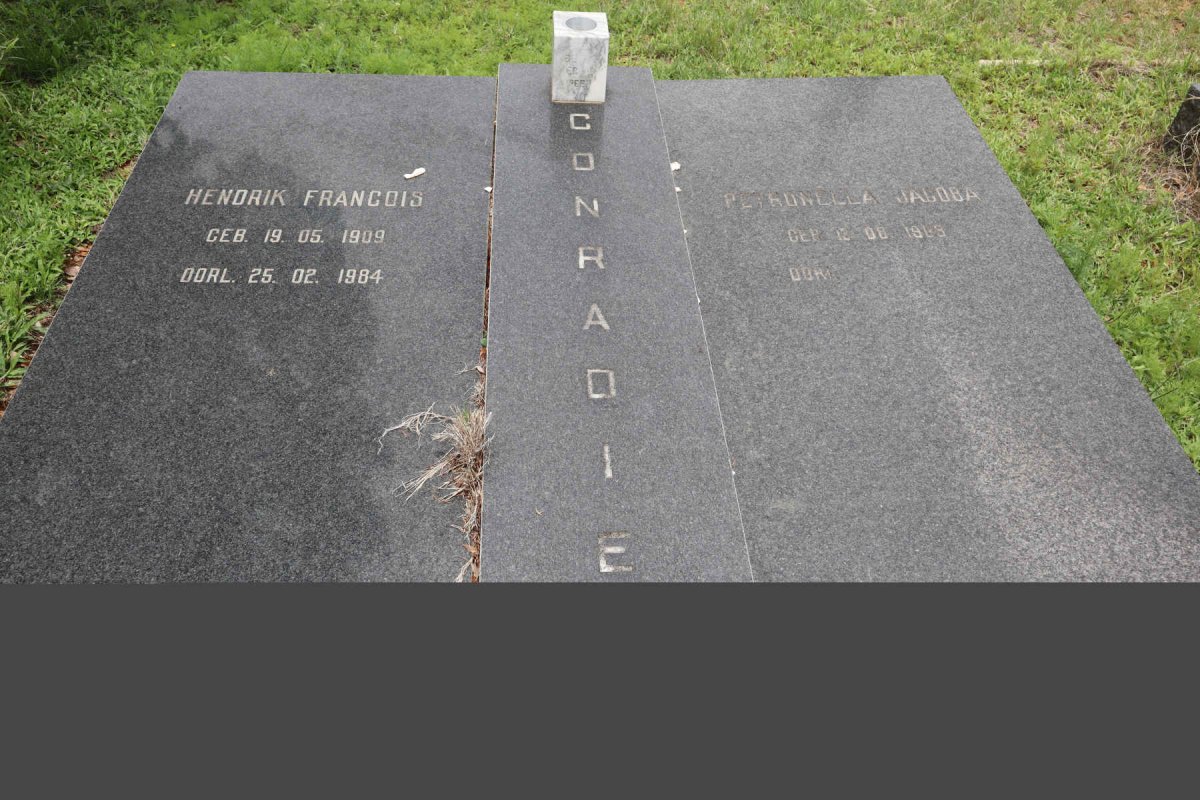 CONRADIE Hendrik Francois 1909-1984 &amp; Petronella Jacoba 1903-