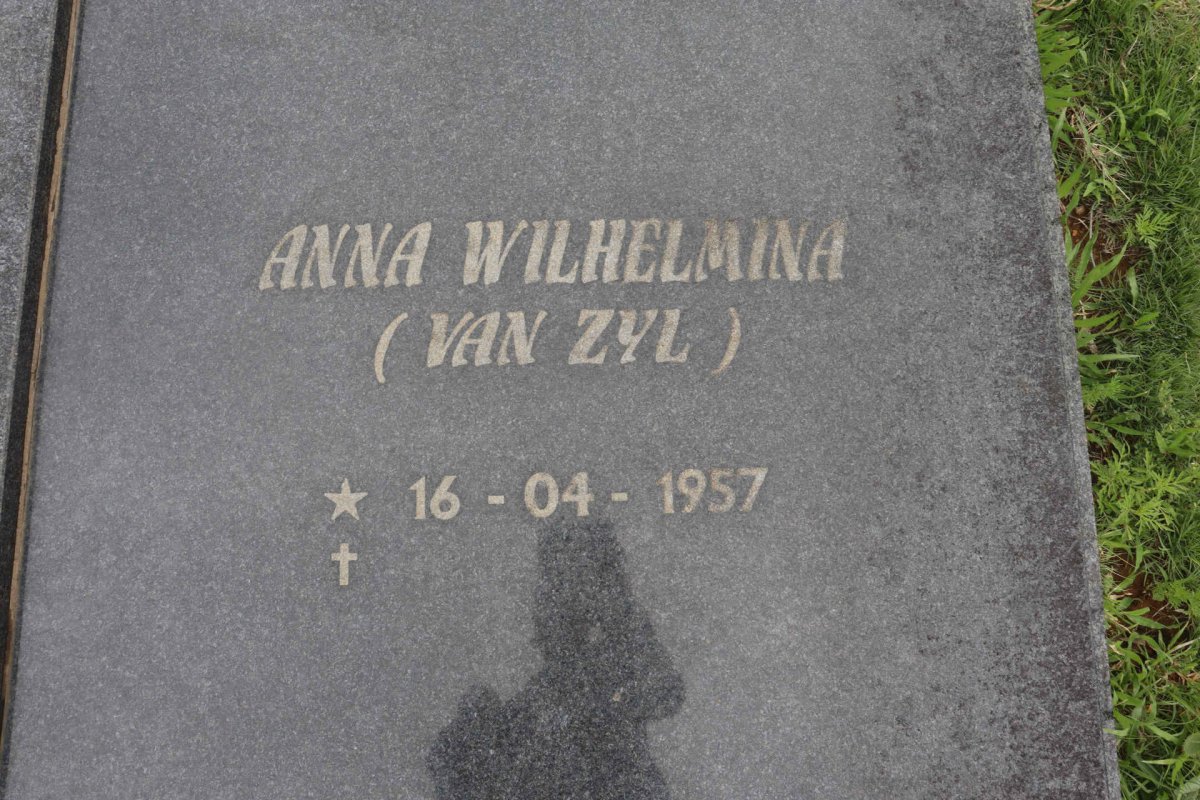 RAS Hendrik 1955-2001 &amp; Anna Wilhelmina VAN ZYL 1957-