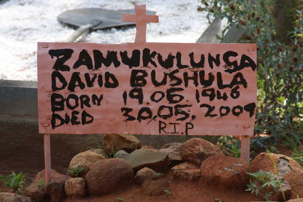 BUSHULA Zamukulunga David 1946-2004
