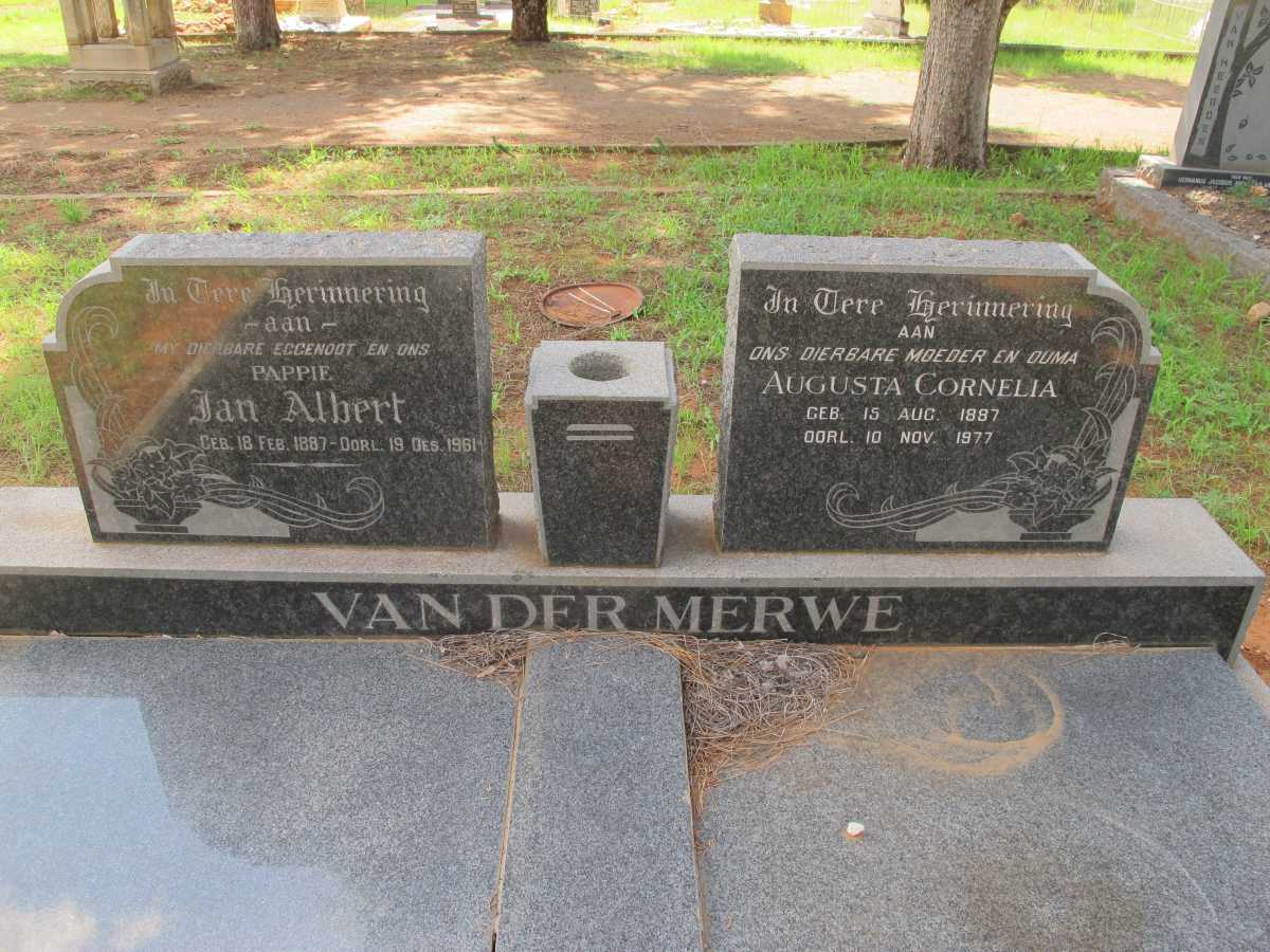 MERWE Jan Albert, van der 1887-1961 &amp; Augusta Cornelia 1887-1977