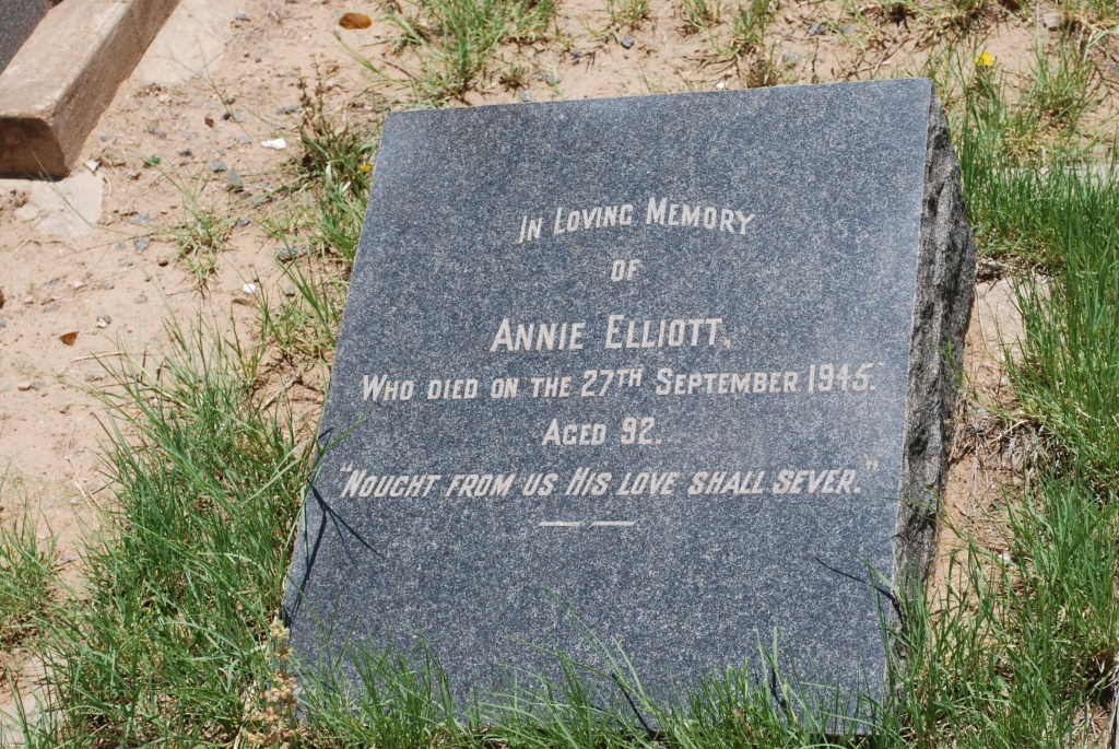 ELLIOTT Annie -1945