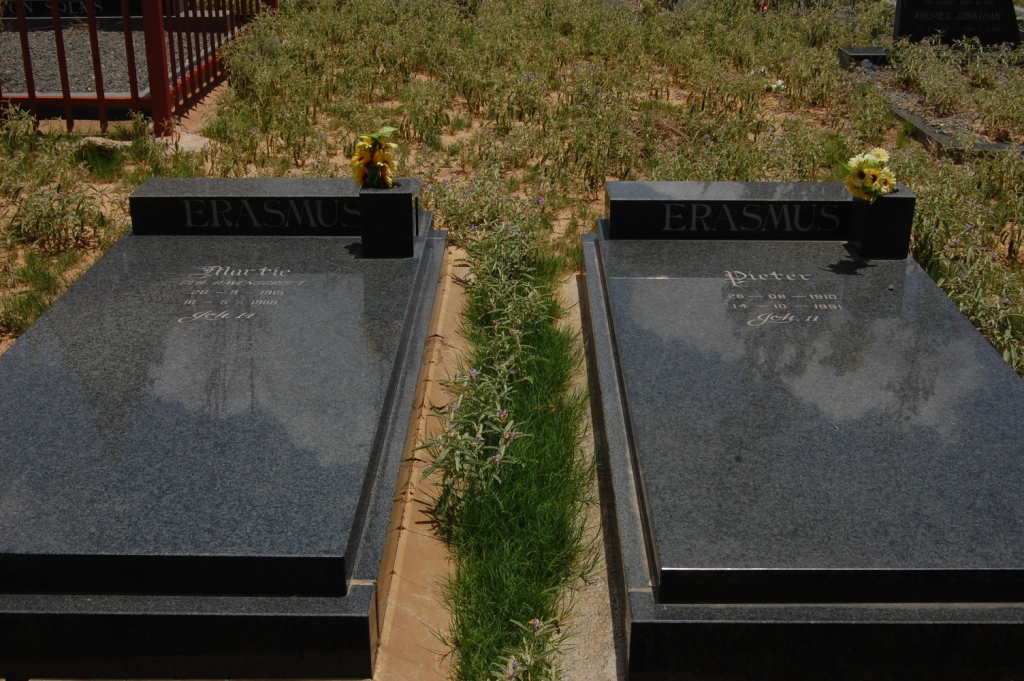 ERASMUS Pieter 1910-1991 &amp; Martie RAVENSCROFT 1915-1988