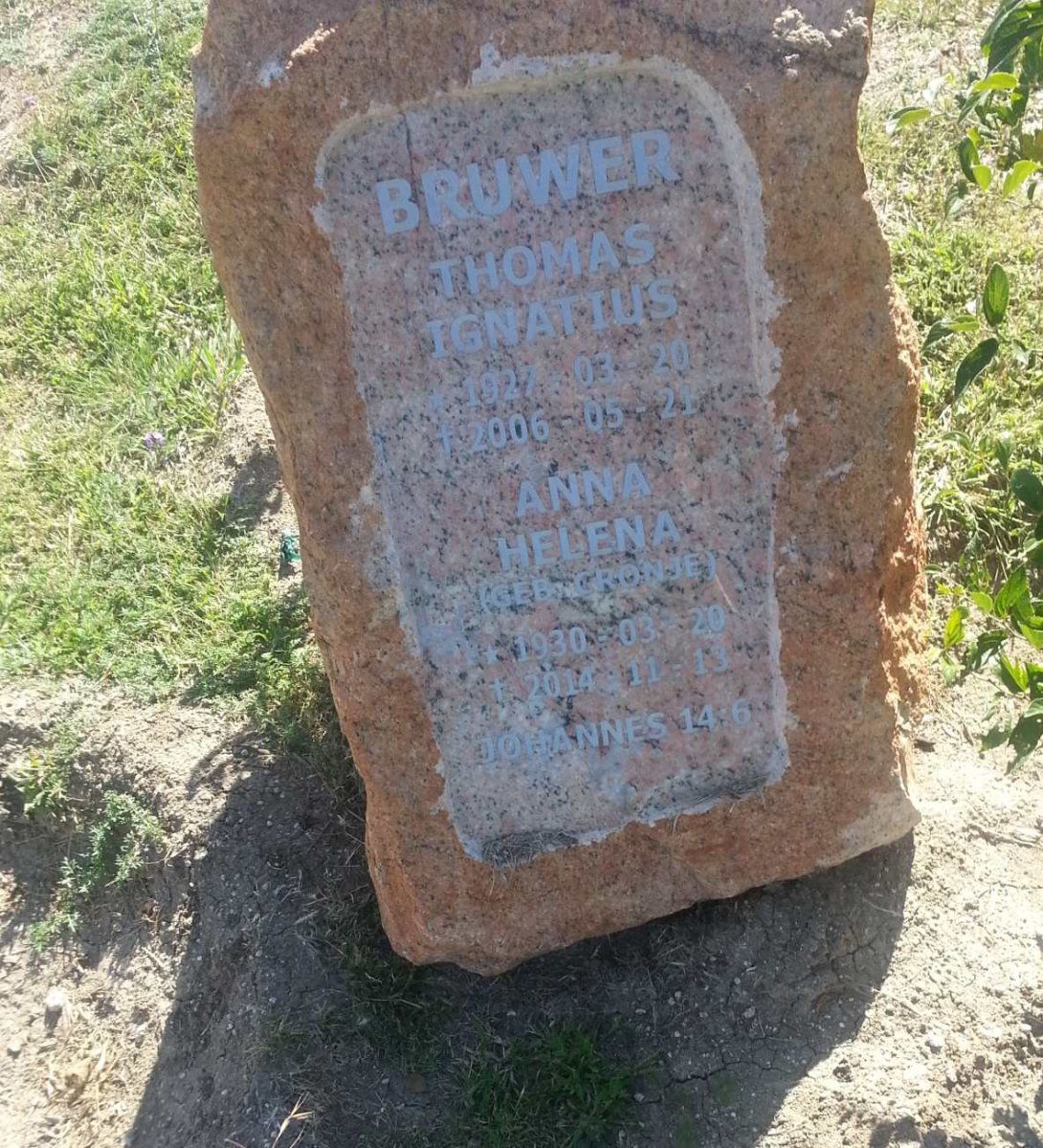 BRUWER Thomas Ignatius 1927-2006 &amp; Anna Helena CRONJE 1930-2014