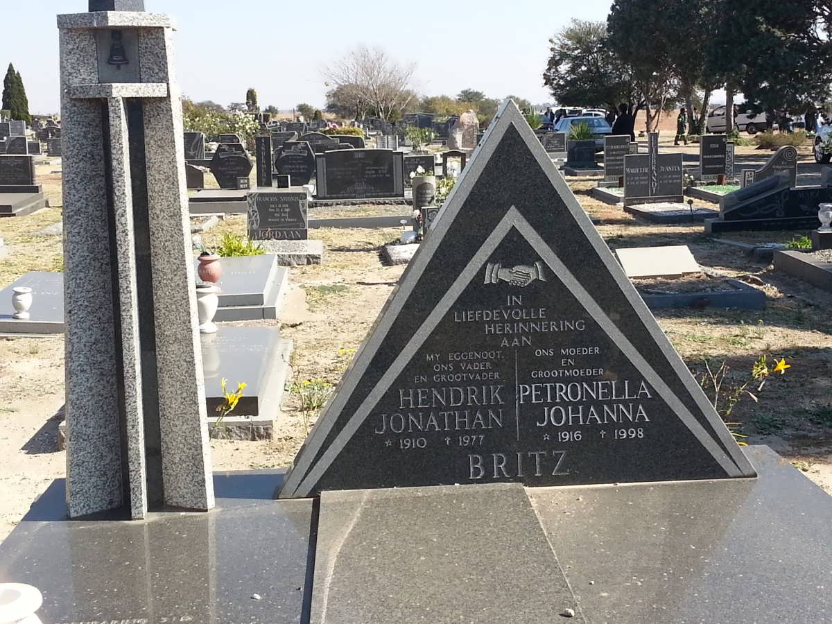 BRITZ Hendrik Jonathan 1910-1977 &amp; Petronella Johanna 1916-1998