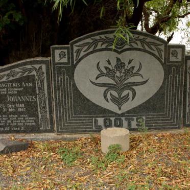 LOOTS Pieter Johannes 1898-1957 &amp; Elsie Catharina V.D. WESTHUIZEN 18?-1984