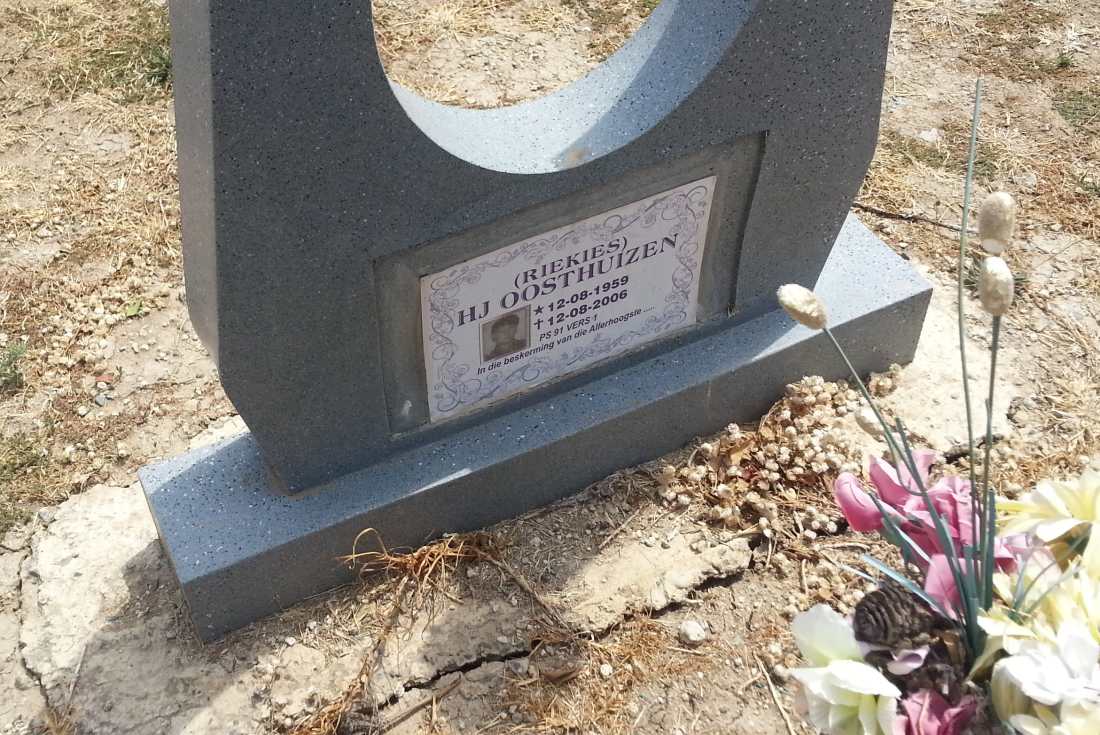 OOSTHUIZEN H.J. 1959-2006