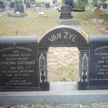 ZYL Jan Abraham, van 1873-1952 &amp; Catherina Gertruida PIETERS 1882-1975