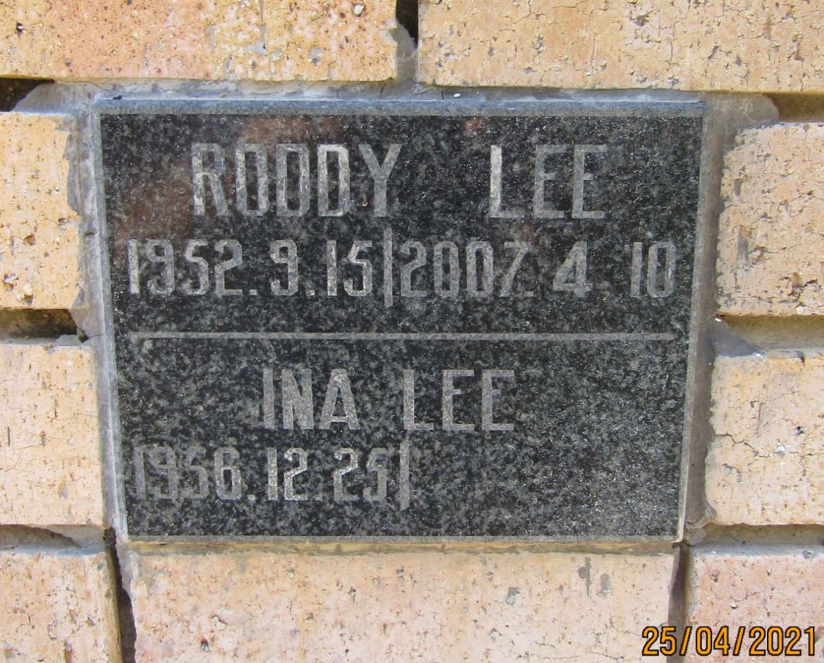LEE Roddy 1952-2007 &amp; Ina 1956-