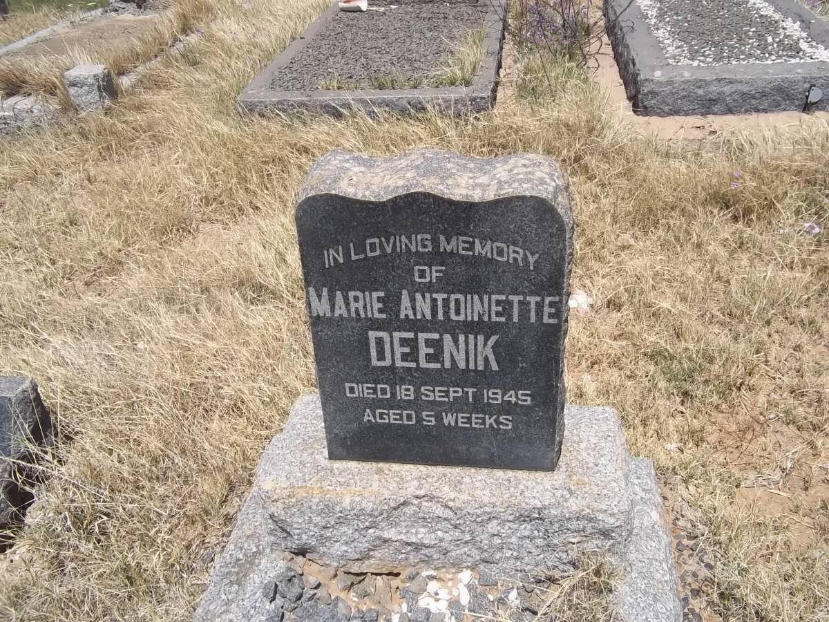 DEENIK Marie Antoinette -1945