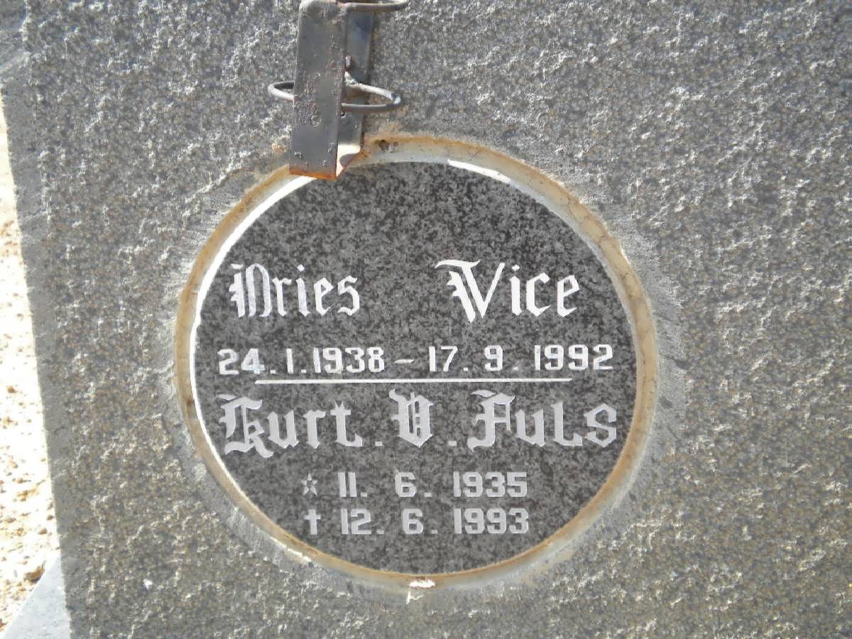 FULS Kurt V. 1935-1993 :: VICE Dries 1938-1992